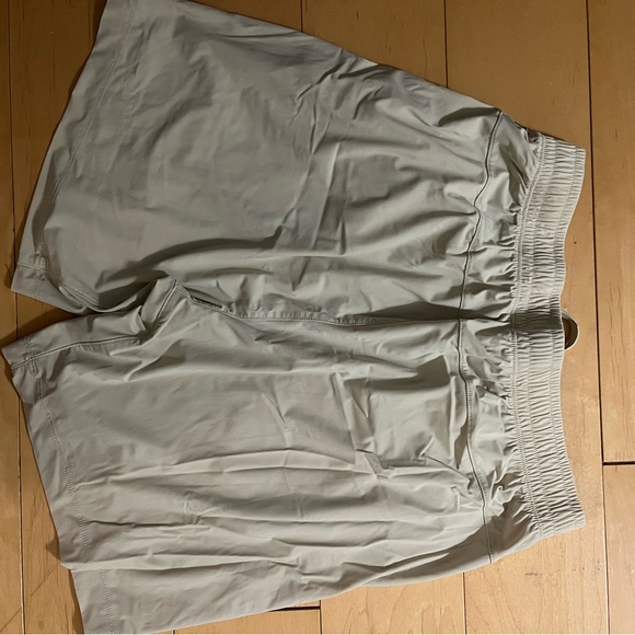 RHONE 7” Pursuit Short - Unlined — Sandstone - Picture 2 of 2